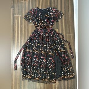 Sz S Short Sleeve Full Skirt Elastic Waist Floral Embroidered Black Dress V Neck